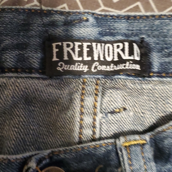FreeWorld Quality Construction jeans for women - Picture 2 of 11